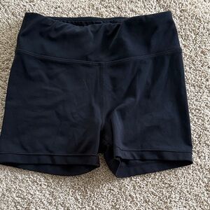 Athleta Girl Chit 3” chat shorts. Size M 8/10. Color black.
